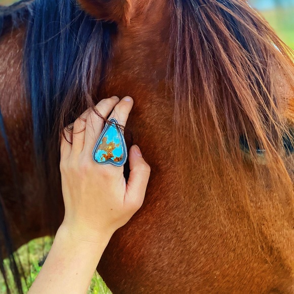 LARGE Kingman Turquoise Heart Shaped Ring Size 7 - Picture 6 of 6